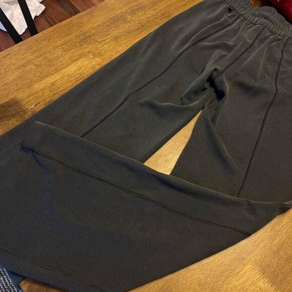 BRAND NEW WORN ONCE!!!!!!! lululemon ribbed softstreme pant
o - Picture 8 of 8